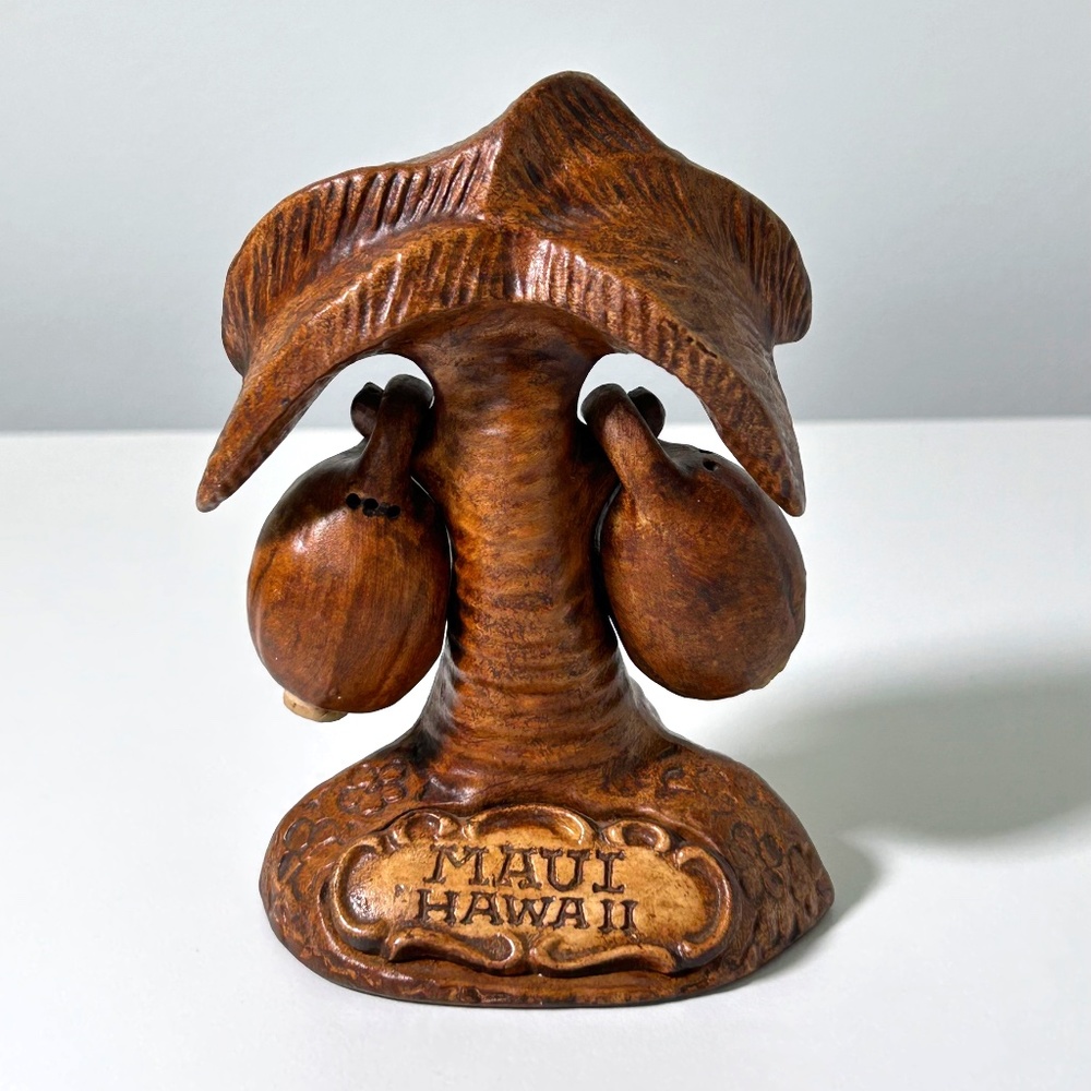 Vintage Treasure Craft USA Palm Tree Coconut Salt and Pepper Shakers Maui